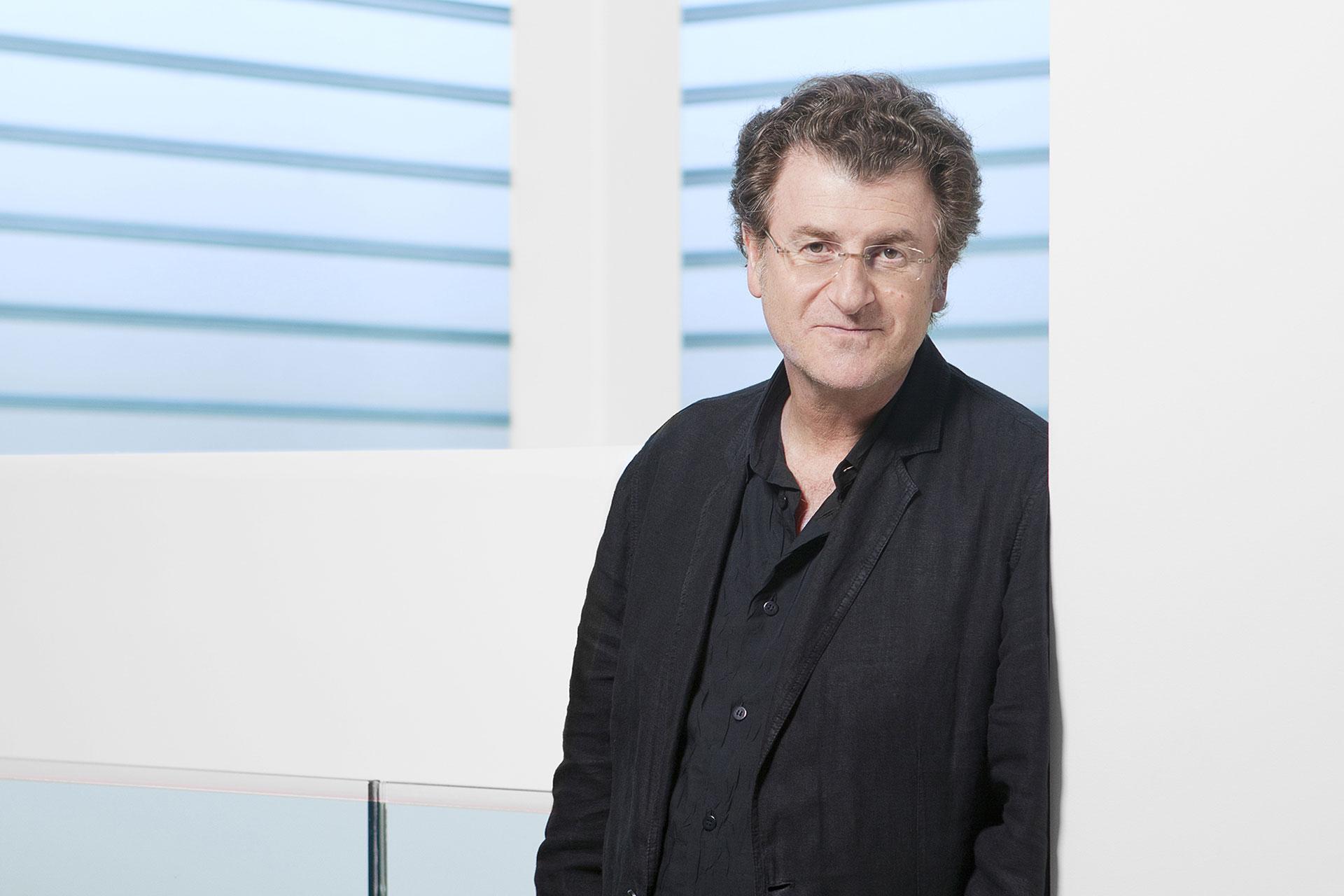Destacado arquitecto y artista Alfredo Jaar visitará la FAU Facultad