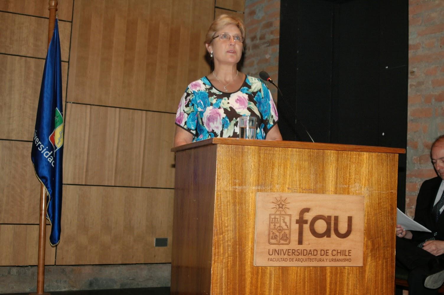 Lily Altimiras en discurso a nombre de académicos reconocidos