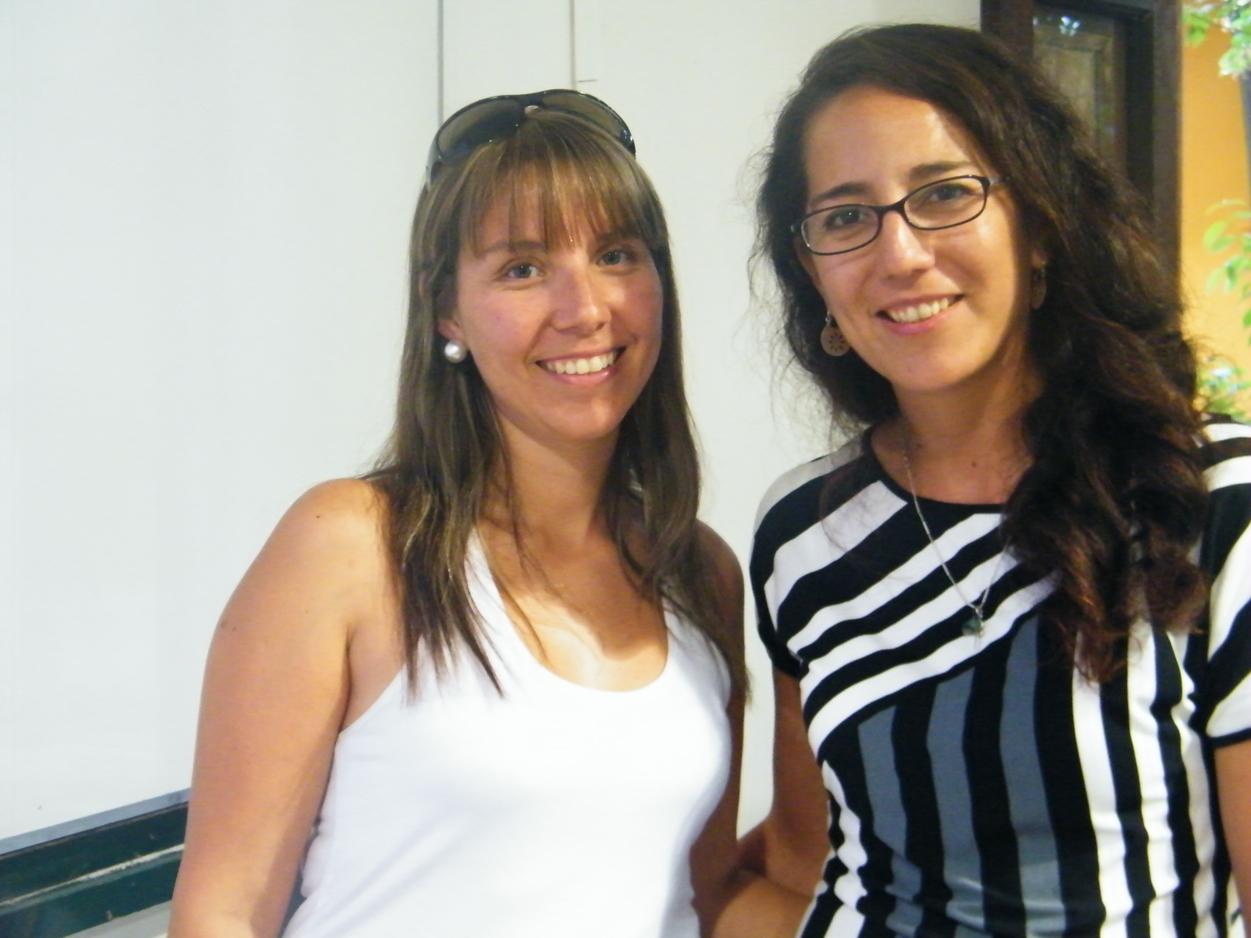 Ada Riquelme, psicopedagoga; y Claudia González, psicóloga.