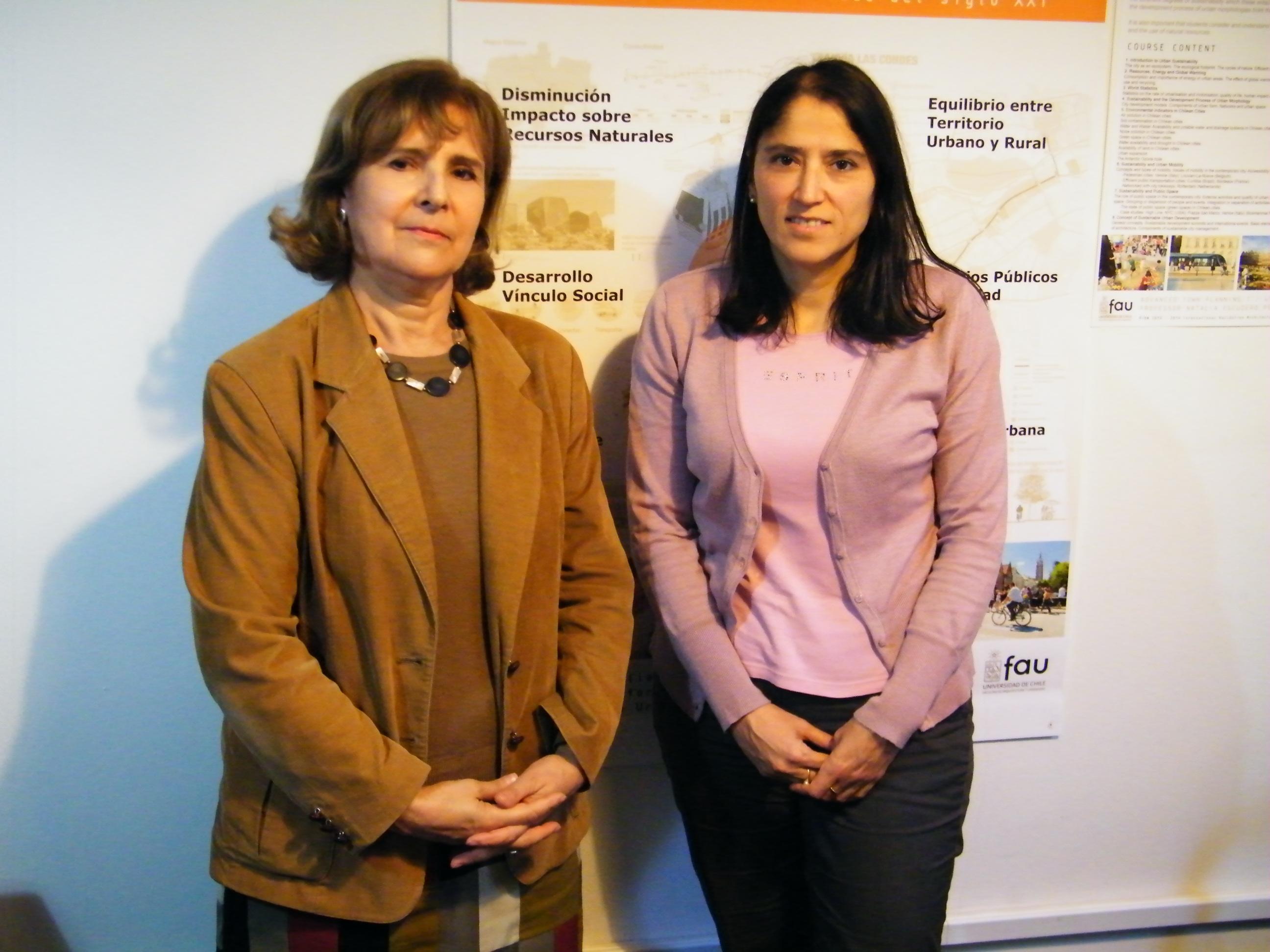 Profesoras María Isabel Pavez y Natalia Escudero