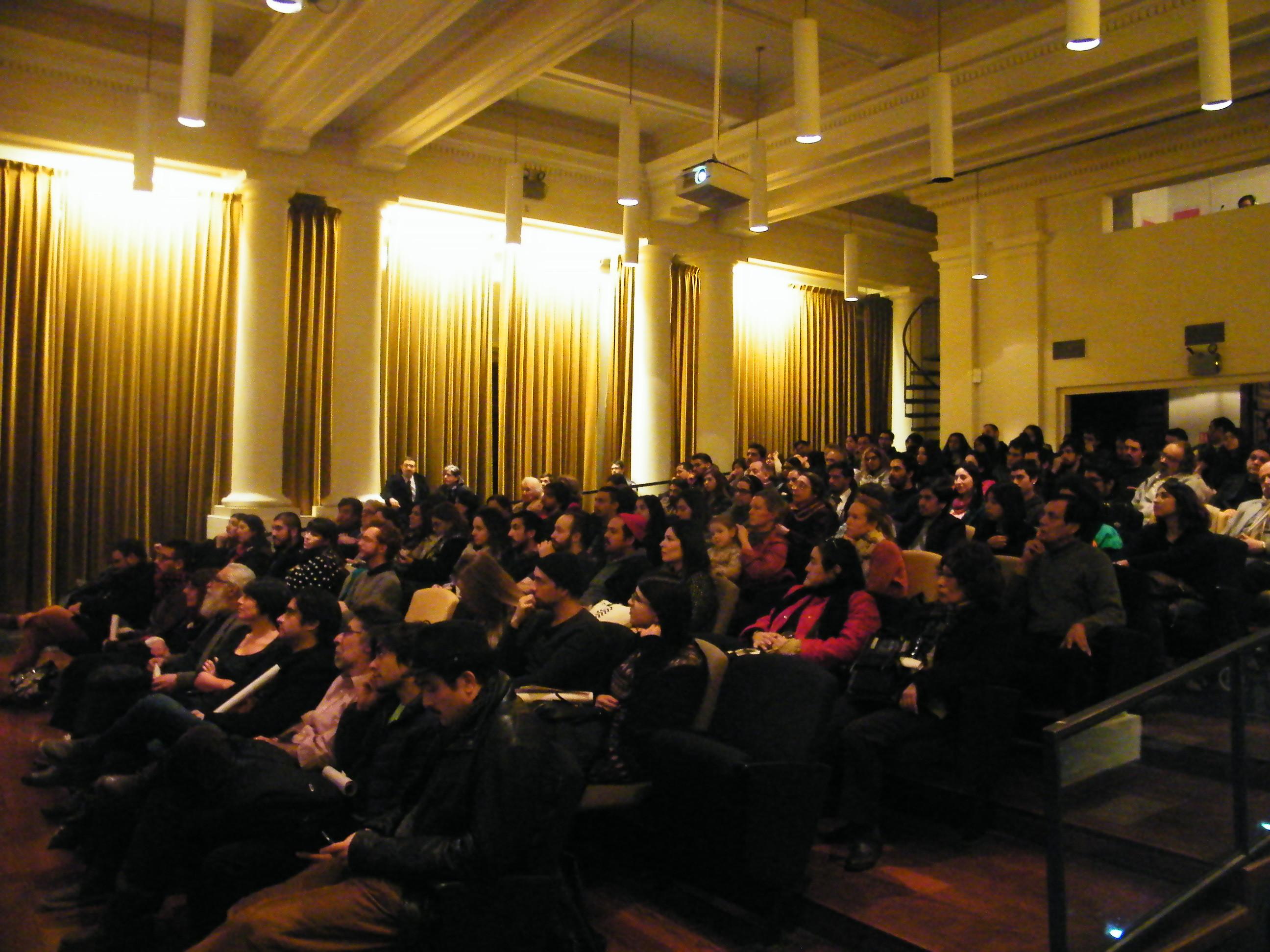 El público llenó el Salón América de la Biblioteca Nacional.