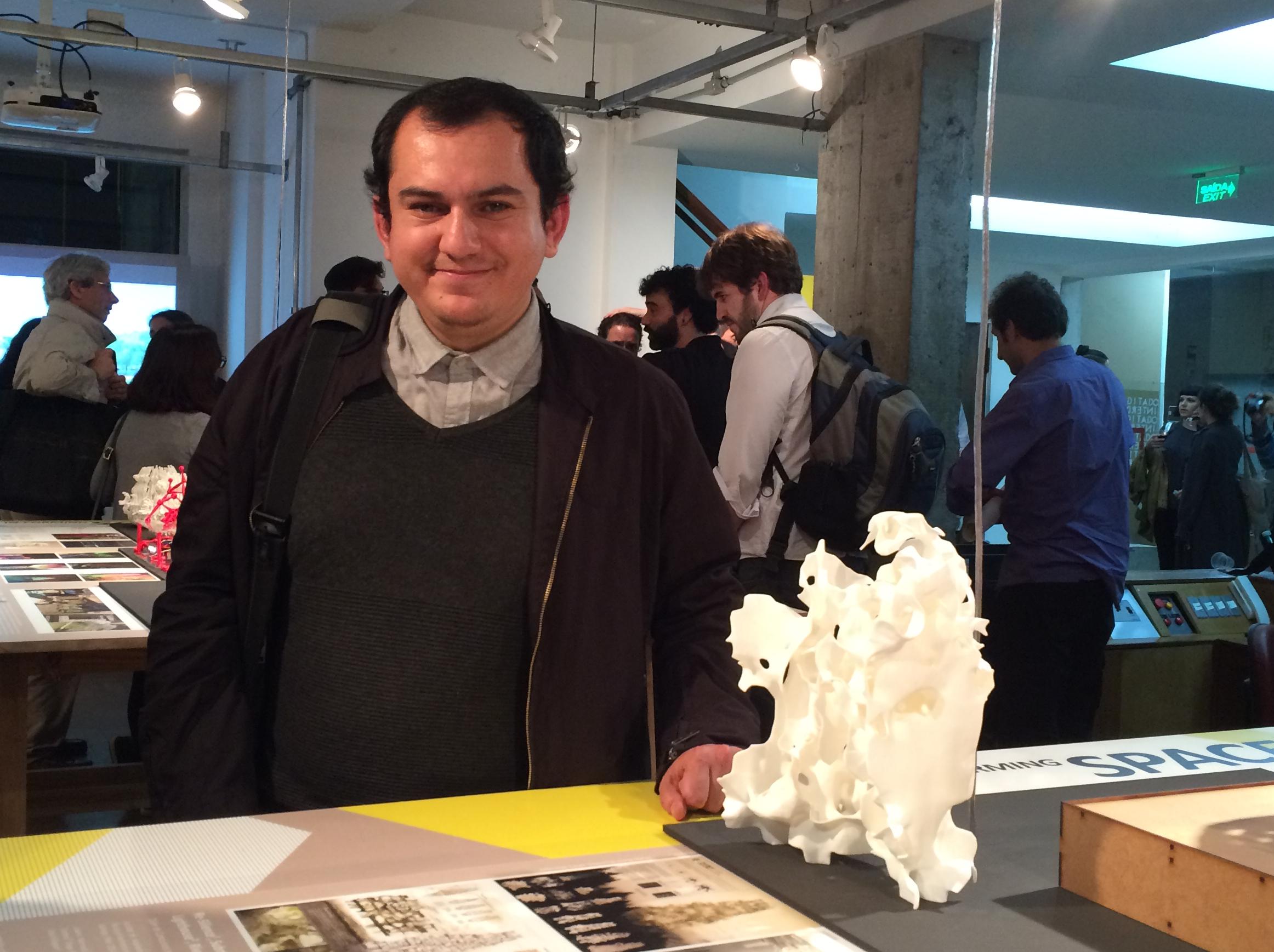 Alberto Fernández durante la exhibición "Homo Faber - Digital Fabrication in Latin America".