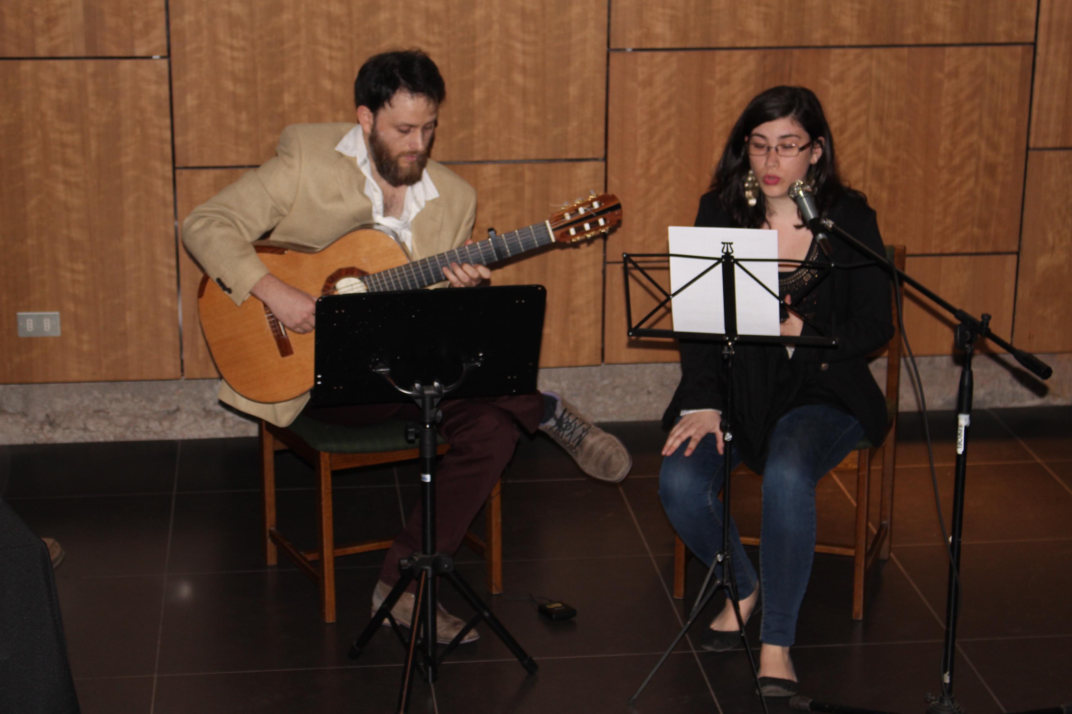 El acto de lanzamiento también contó con una intervención musical a cargo de los músicos Patricio y Andrea Nuño.