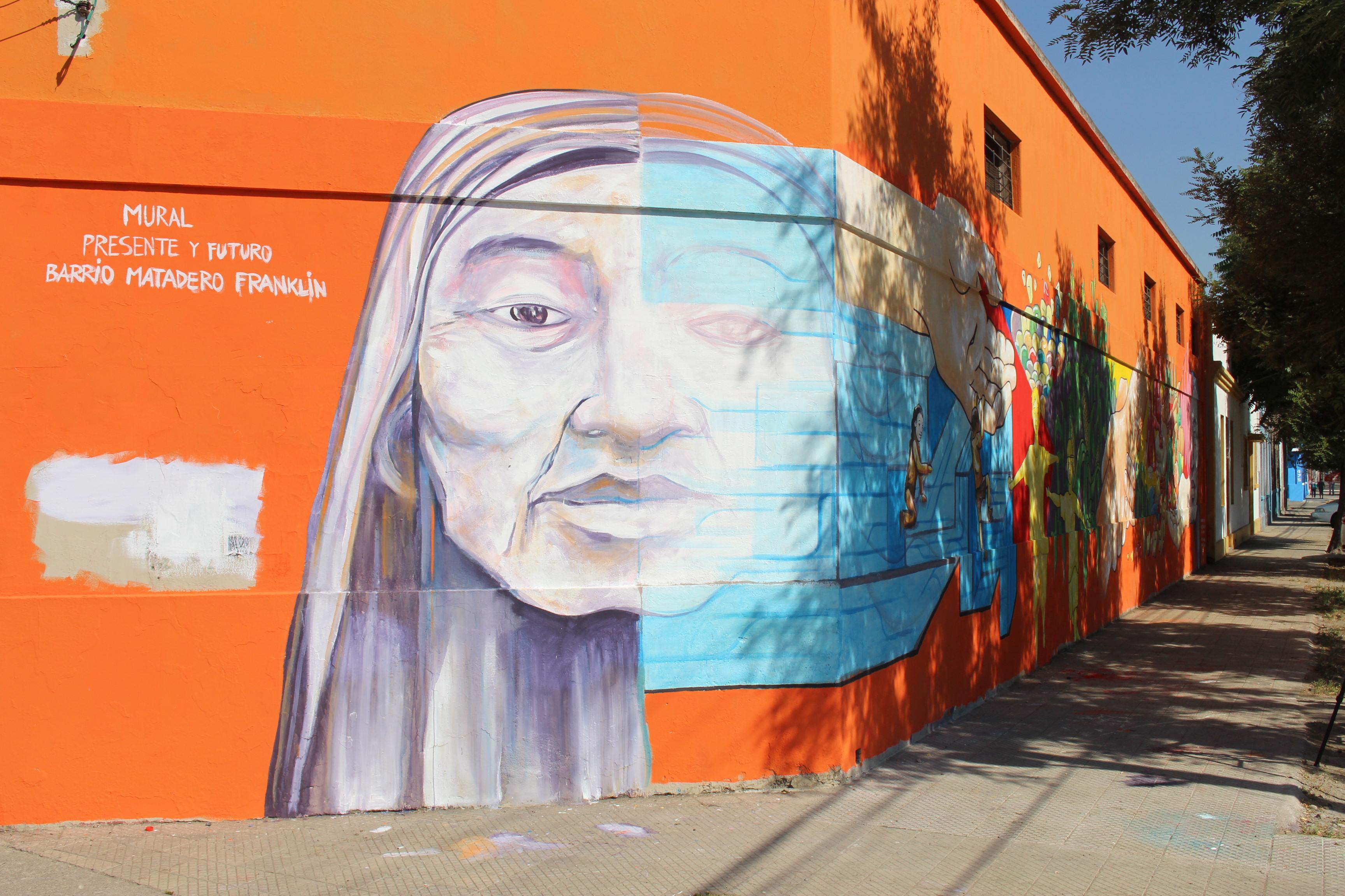 Mural "Presente y Futuro del Barrio Matadero Franklin", en la esquina de Tocornal con Bío Bío.