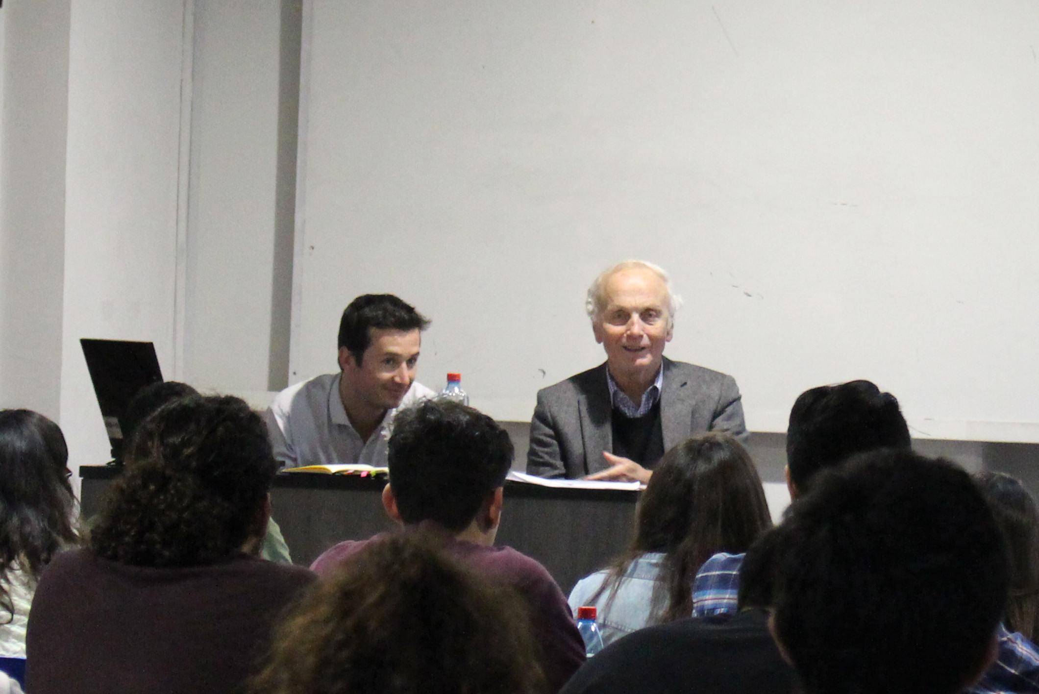 Domingo Arancibia y Enrique Browne en la charla.