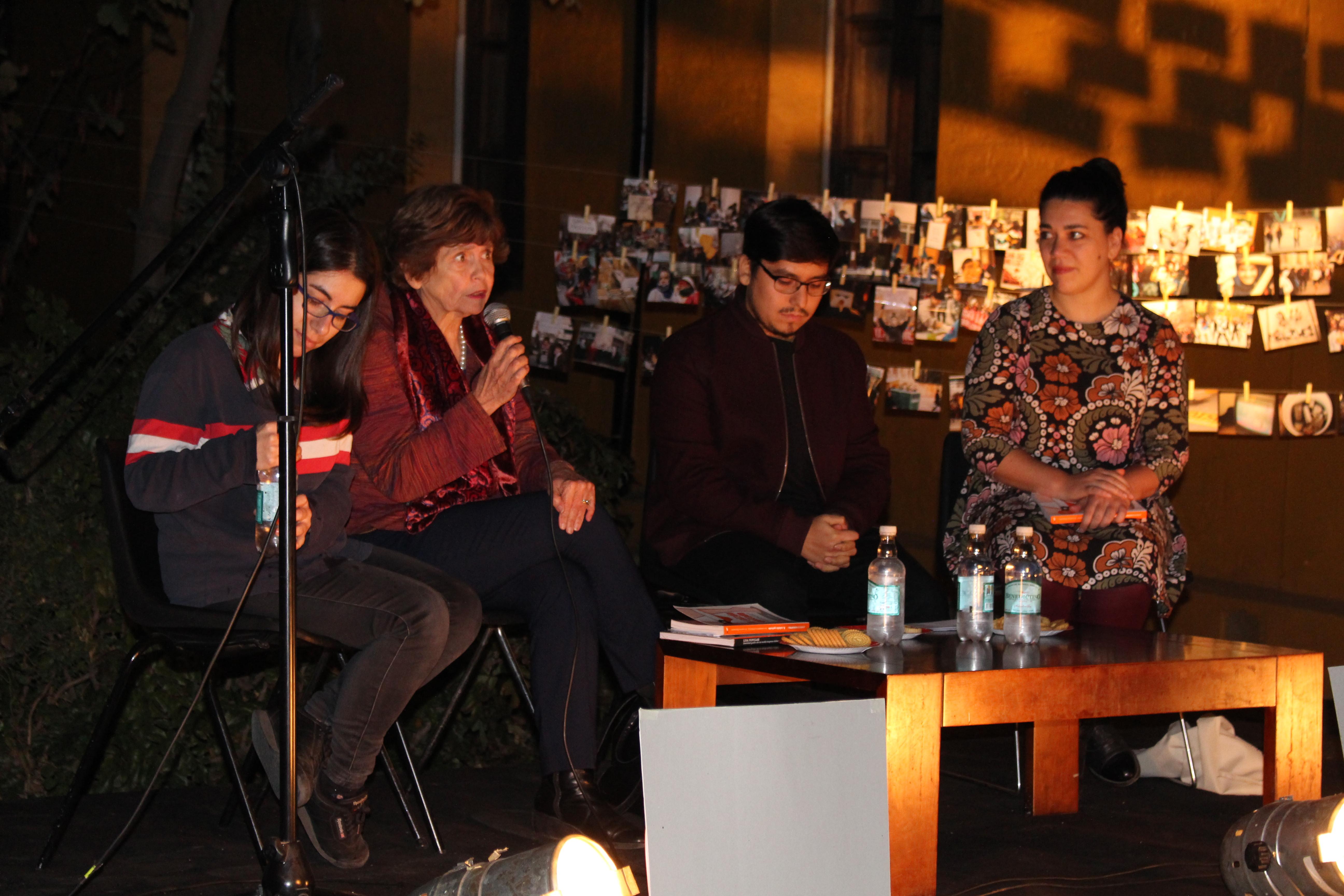Matilde Méndez (Cedis), María Olivia Mönckeberg, Michel Contreras y Simoné Malachinni durante la presentación.
