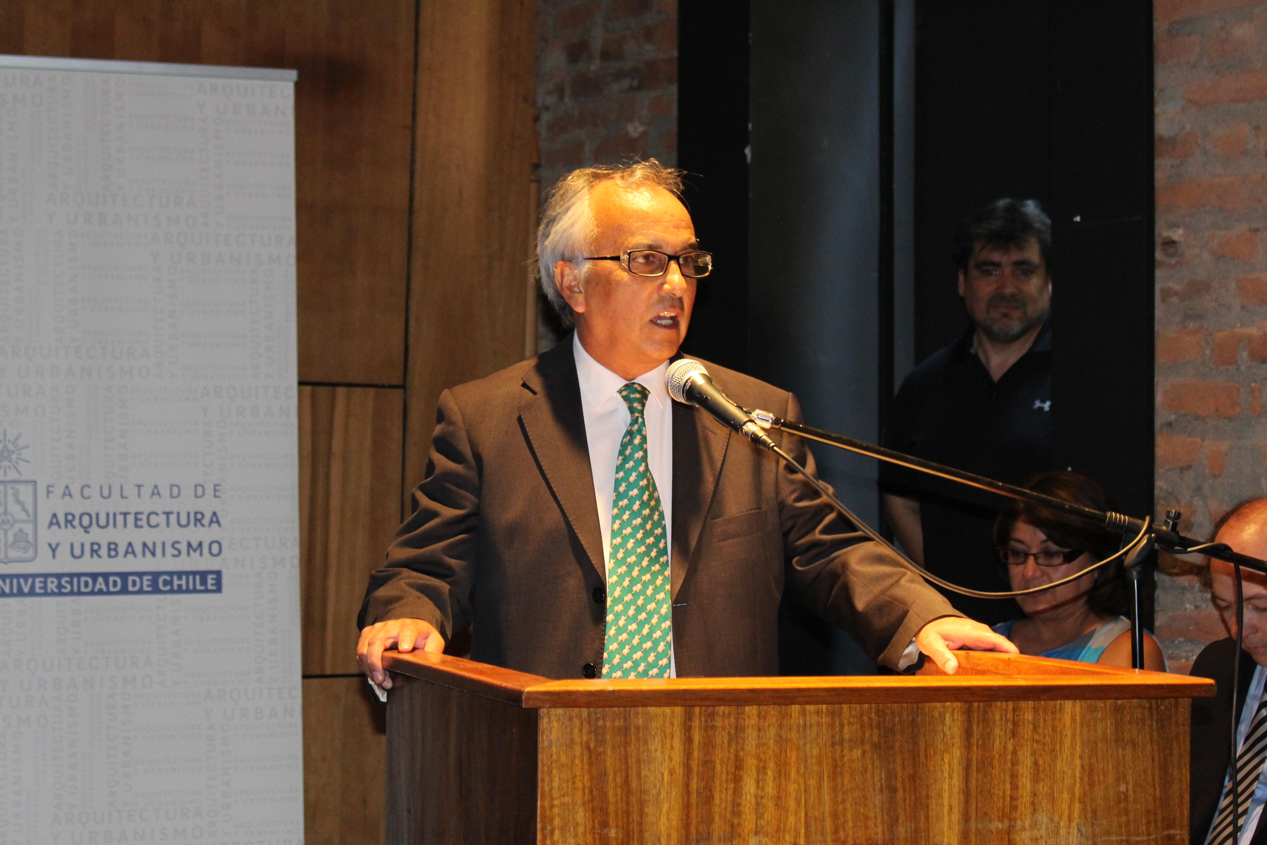 El funcionario Sergio Vásquez ofreció unas palabras en representación de sus colegas reconocidos.