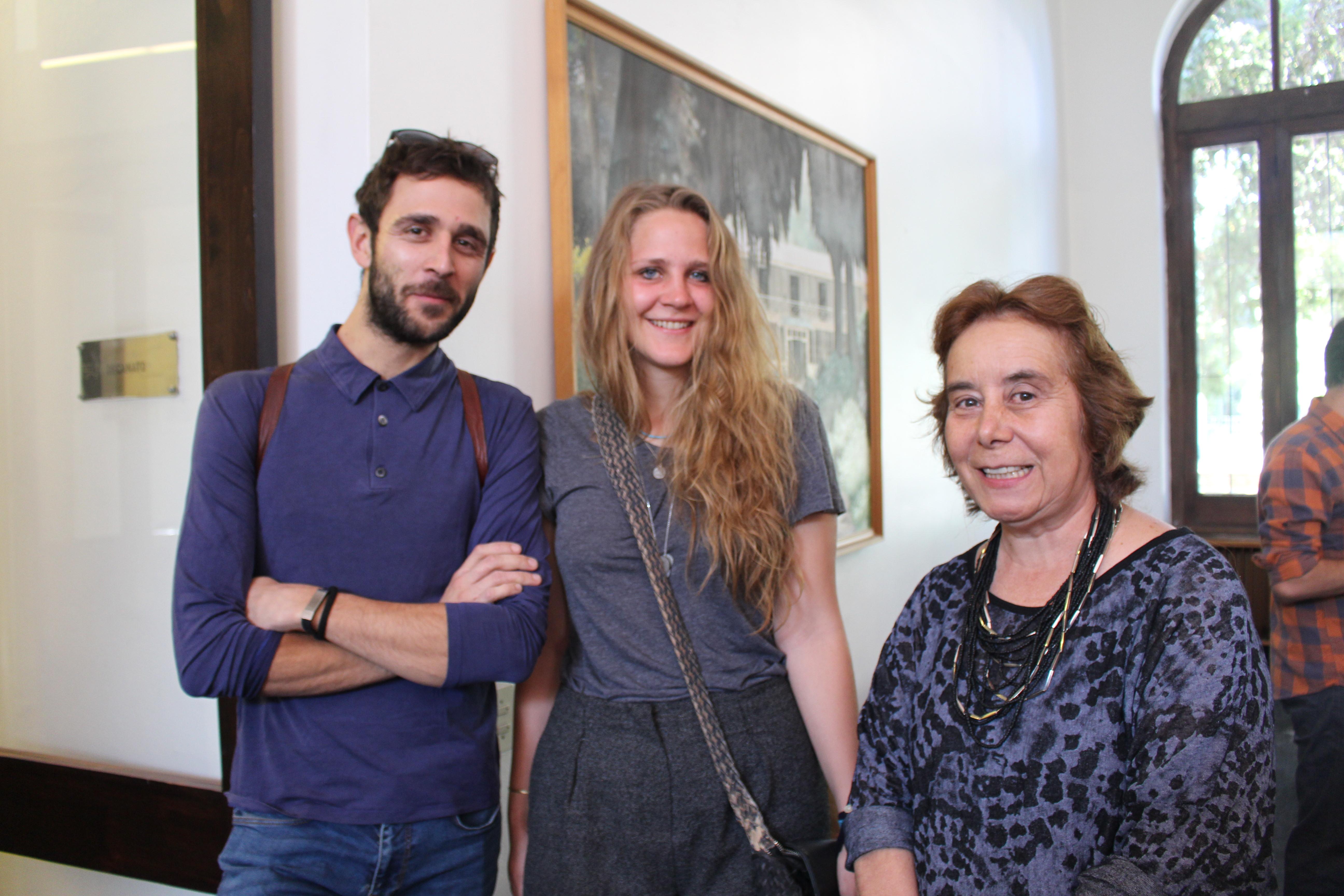 Decana junto a Niccoló Antinielli y a Caterina Dubini primeros alumnos italianos que este año se integran a la FAU gracias al reciente convenio de Doble Titulación con la Universidad de Venecia.