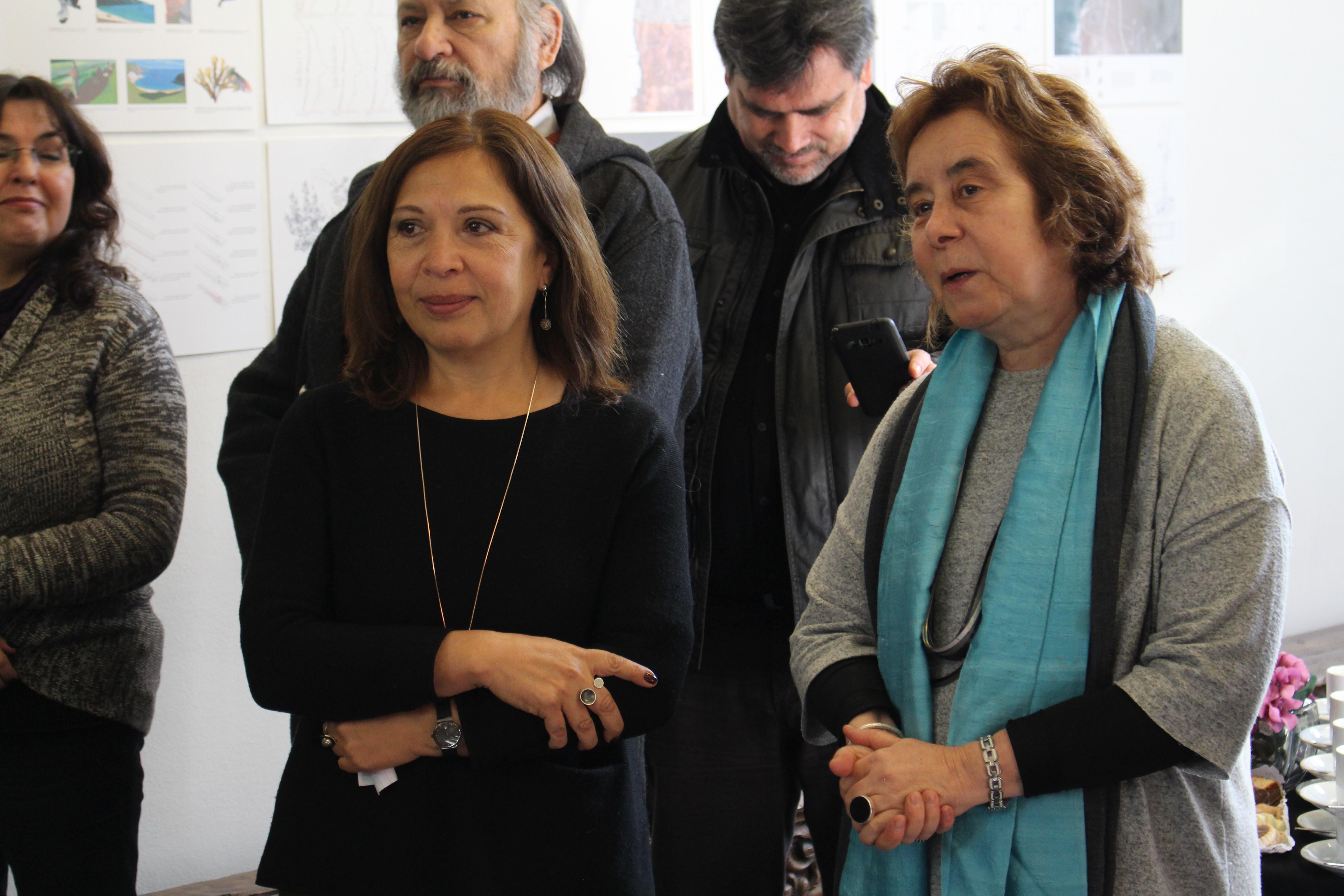 Directora DARI, Beatriz Maturana, junto decana Marcela Pizzi.