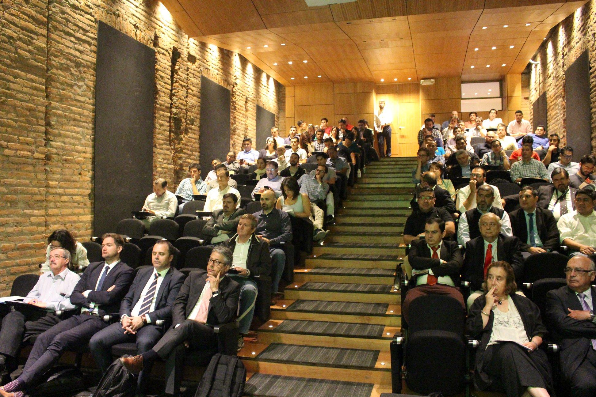 El seminario se llevó a cabo los pasados jueves 8 y viernes 9 de marzo en el auditorio FAU.