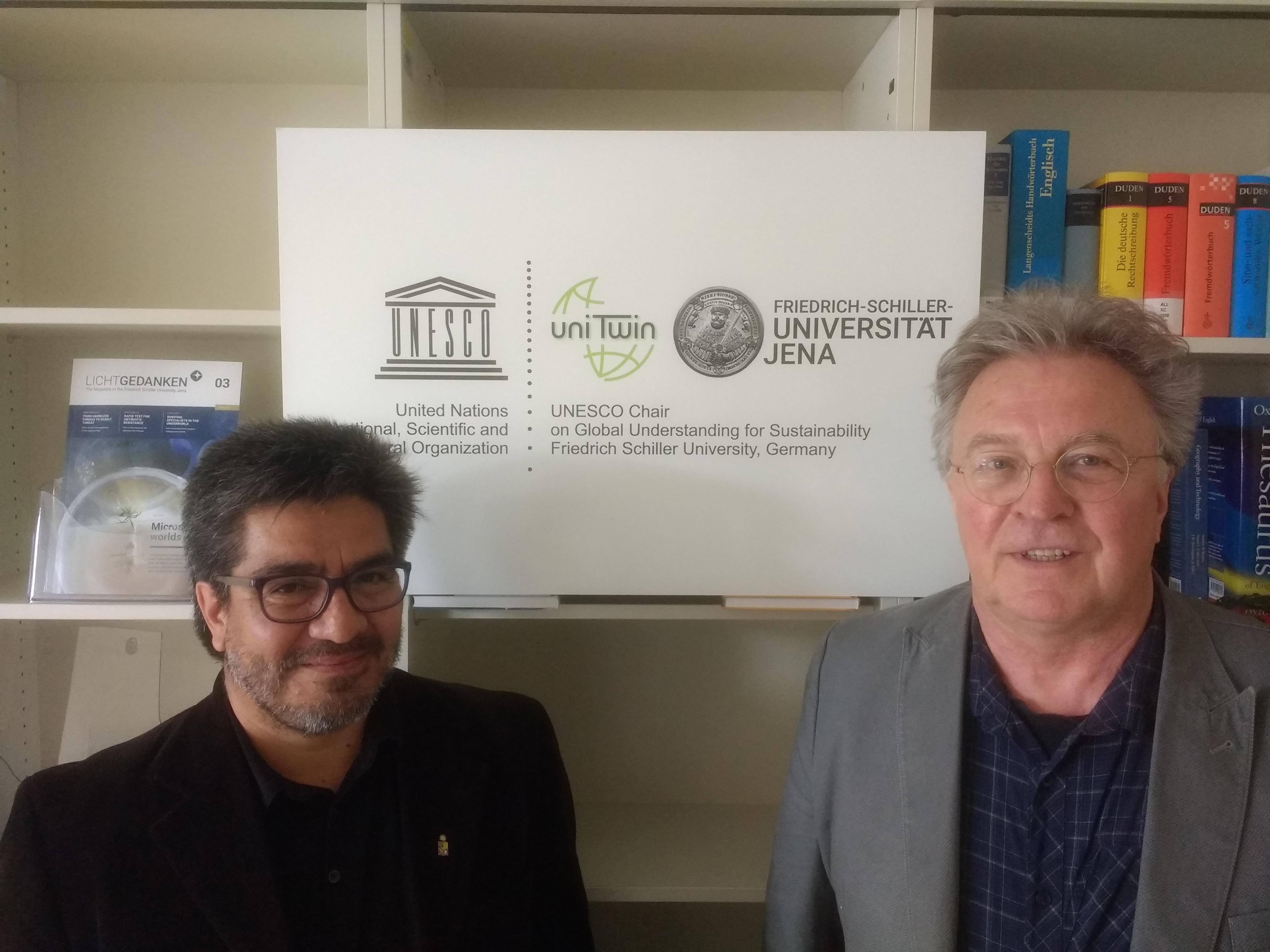 Prof. Dr. Enrique Aliste (UCH) y Prof. Dr. Benno Werlen (U. Fredrich Schiller de Jena)