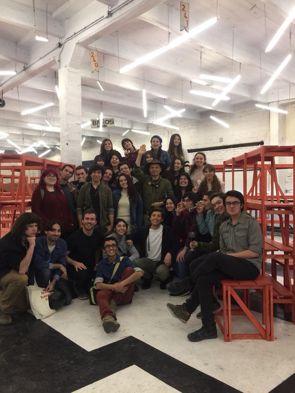 El viernes 7 de septiembre, en el sector 4 del Persa, los y las estudiantes entregaron de los nuevos mobiliarios de exposición.