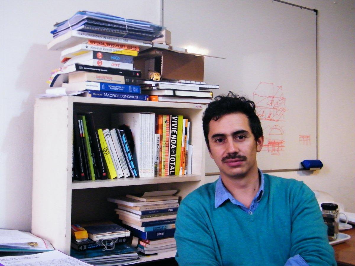 El académico y Jefe de Carrera de Arquitectura, Juan Pablo Urrutia, fue uno de los seleccionados.