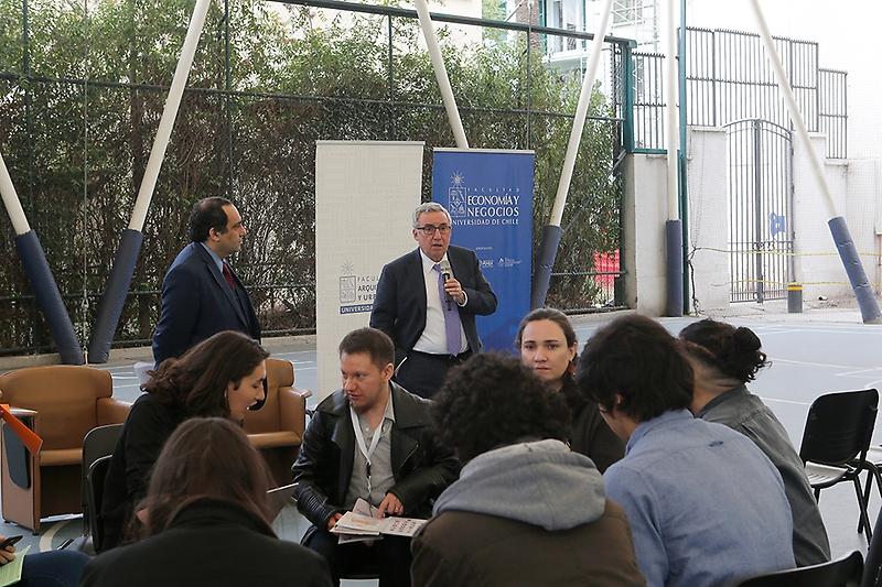 El Rector Ennio Vivaldi participó de la primera jornada La Chile Piensa y Actúa sobre Crisis Climática, realizada en distintos campus de la U. de Chile.
