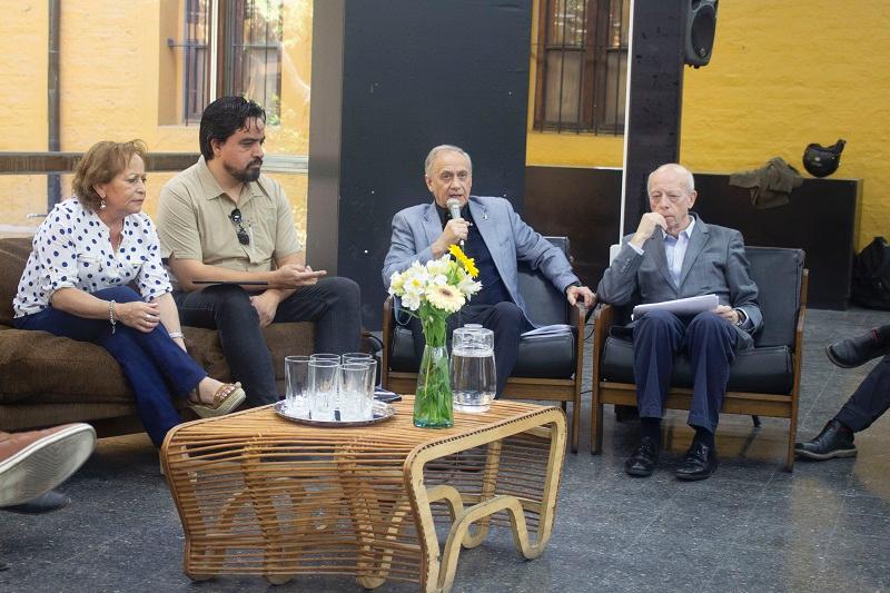 El encuentro incluyó presentaciones del Decano Manuel Amaya y el académico y Premio Nacional de Geografía 2013, Hugo Romero.
