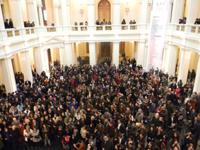 Más de cien asistentes convocó la inauguración de la exposición  "Chile años 70 y 80"