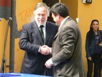 Decano Leopoldo Prat junto al Alcalde Elsón Cárcamo