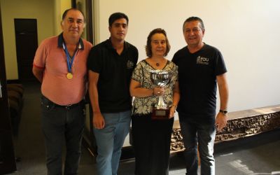 La decana Marcela Pizzi felicitó a parte de los funcionarios que representaron a la FAU en los II Juegos Deportivos Fenafuch Verano 2018.