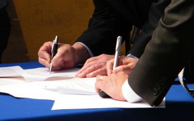 Firma del convenio marco entre la FAU y la Municipalidad de Puqueldón
