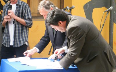 Firma del convenio marco entre la FAU y la Municipalidad de Puqueldón