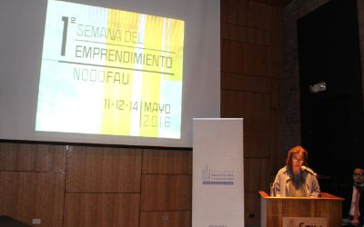 La decana de la FAU, académica Marcela Pizzi, ofreció un discurso inaugural.