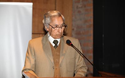 Profesor Orlando Sepúlveda recibe Premio Edwin Haramoto 