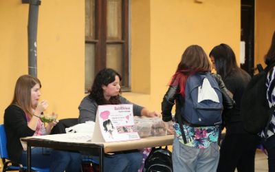 La idea de la actividad fue mostrar cómo egresados FAU han derivado en una amplitud de manifestaciones que van más allá de lo formal o académico de su carrera. La idea de la actividad fue mostrar cómo egresados FAU han derivado en una amplitud de manifestaciones que van más allá de lo formal o académico de su carrera.