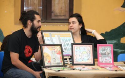 La idea de la actividad fue mostrar cómo egresados FAU han derivado en una amplitud de manifestaciones que van más allá de lo formal o académico de su carrera. La idea de la actividad fue mostrar cómo egresados FAU han derivado en una amplitud de manifestaciones que van más allá de lo formal o académico de su carrera.