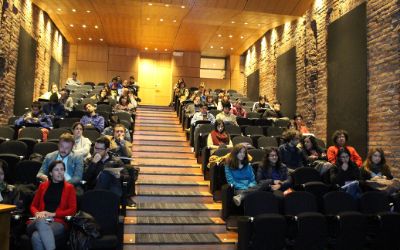Gran presencia de estudiantes marcó la charla de Lévy Vroelant.