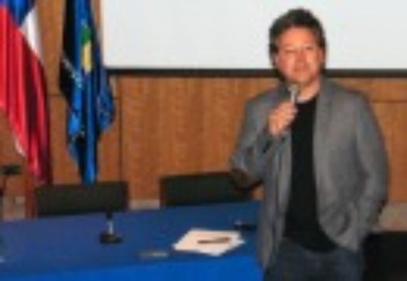 Exitosa visita de académico colombiano Alejandro Echeverri a la FAU